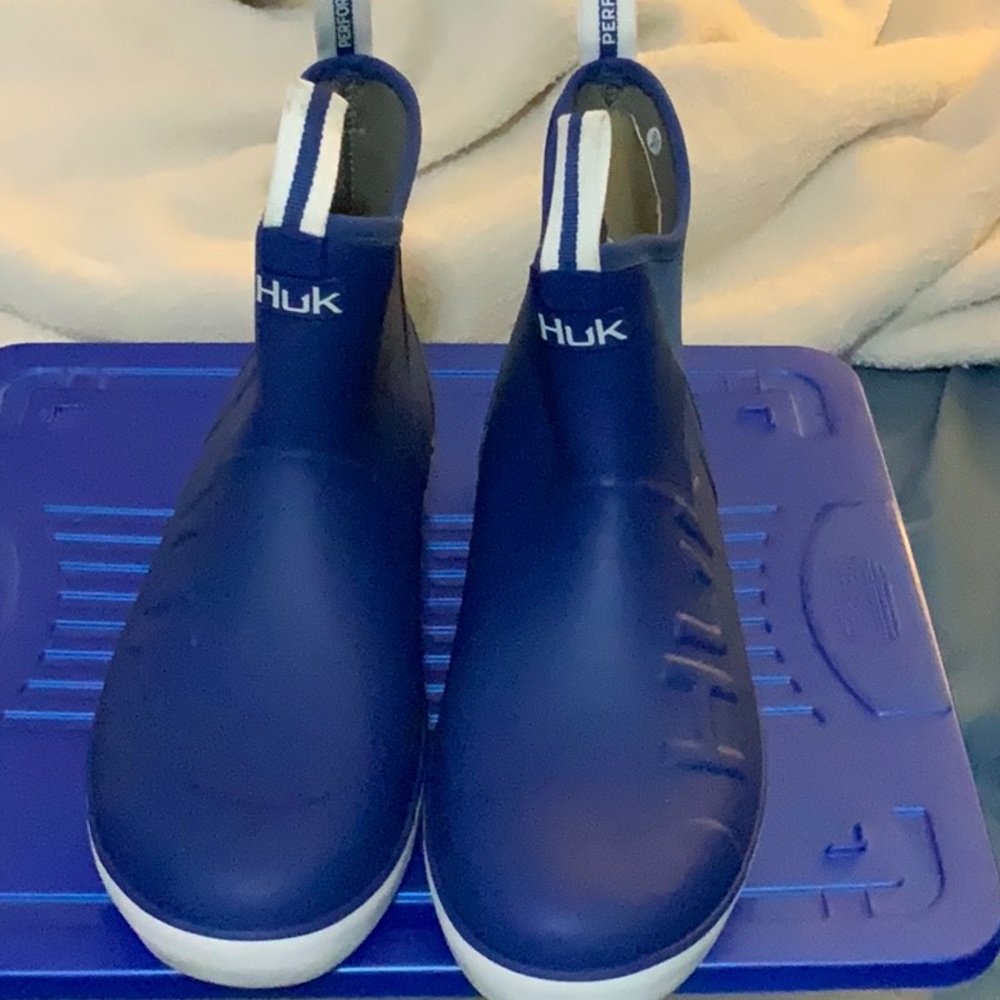 Brand new HUK boots blue size 11 men’s.